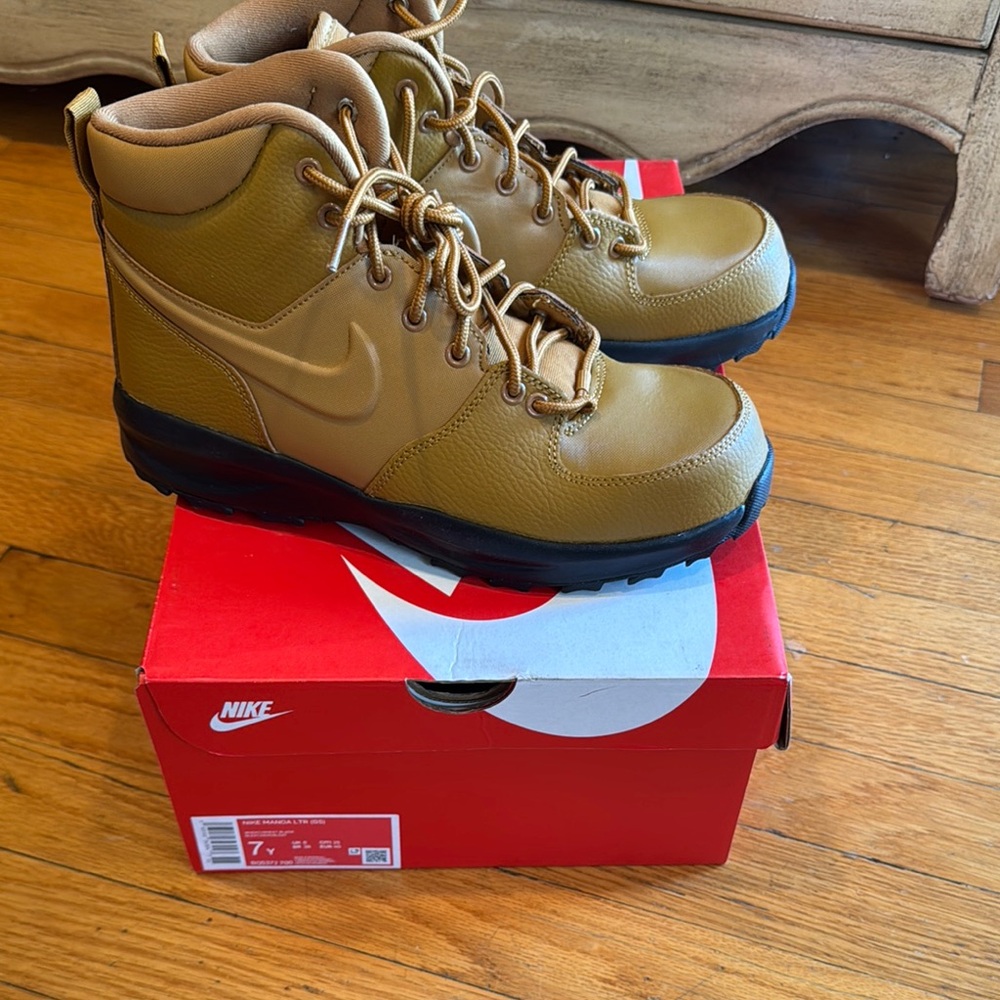 Nike Manda LTR